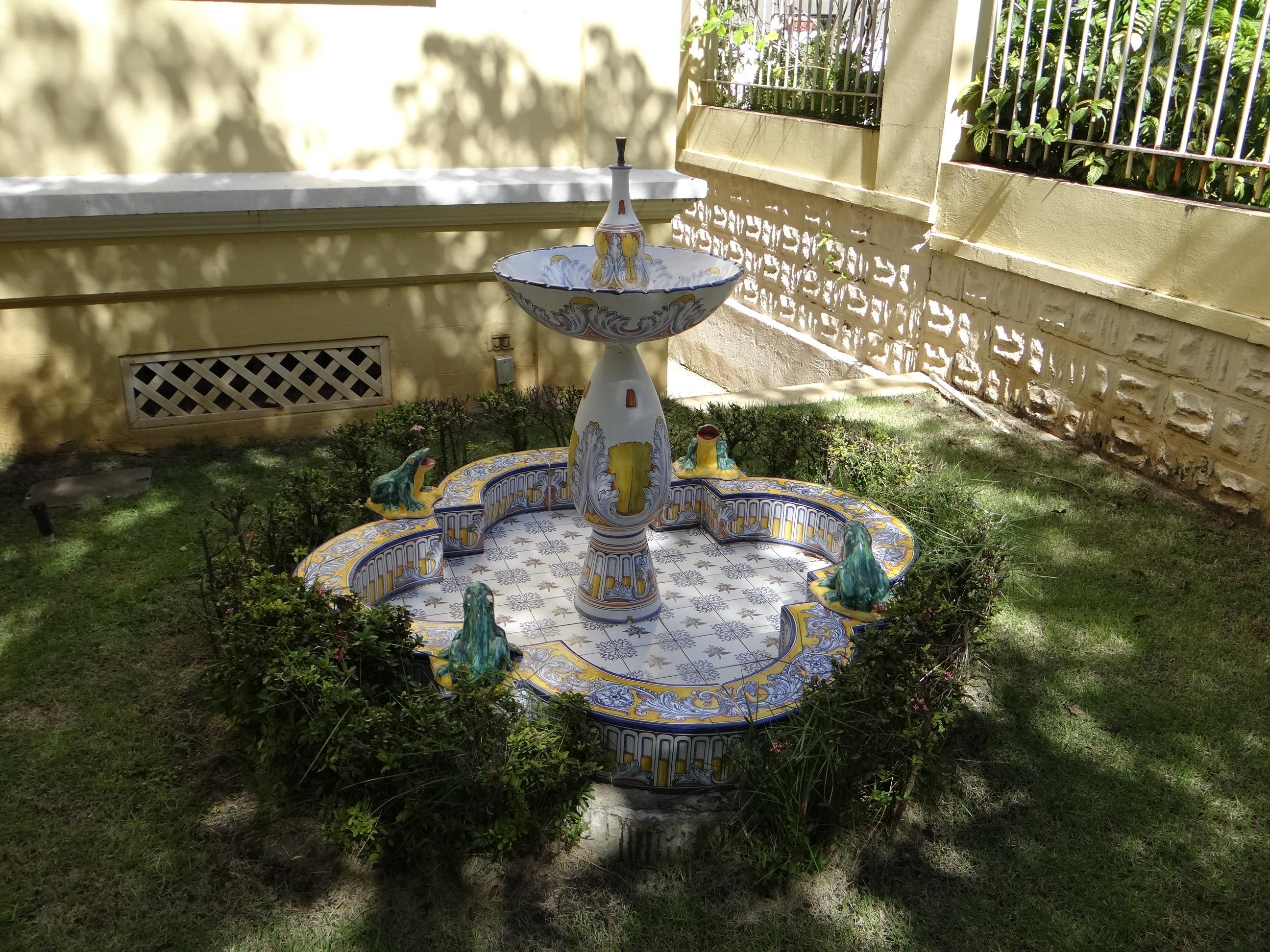 Casa La Giralda - Avenida Miramar, esquina calle Marti 651 - San Juan (Miramar) - 2014 00072